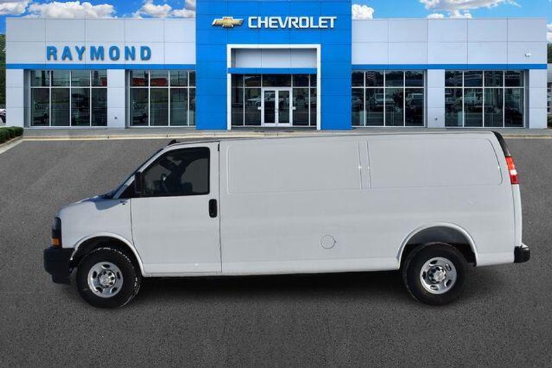 New 2025 Chevrolet Express 3500 Work VanImage 7