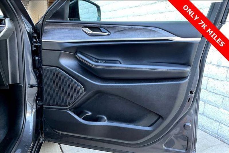 Used 2025 Jeep Grand Cherokee LimitedImage 23