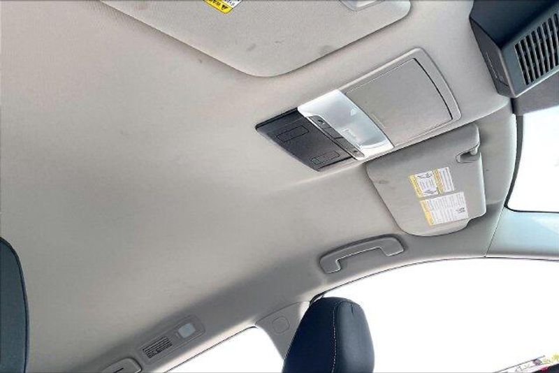 Used 2025 Nissan Pathfinder SVImage 29