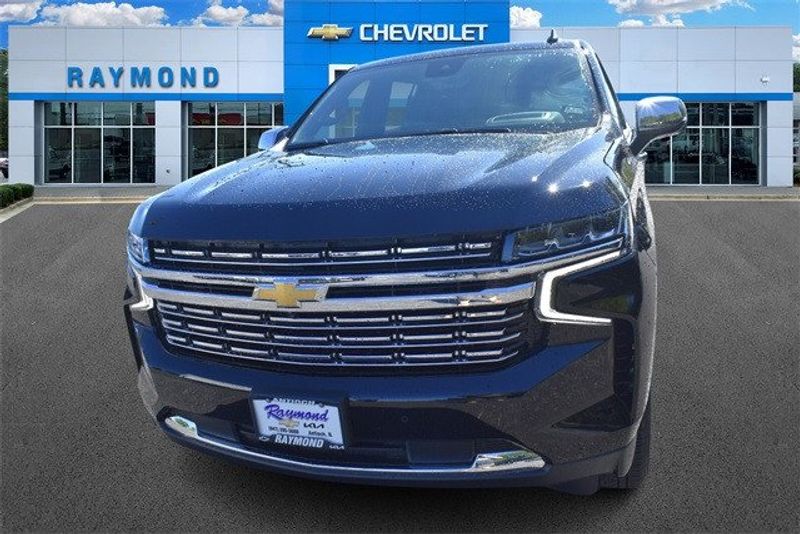 2024 Chevrolet Suburban PremierImage 8