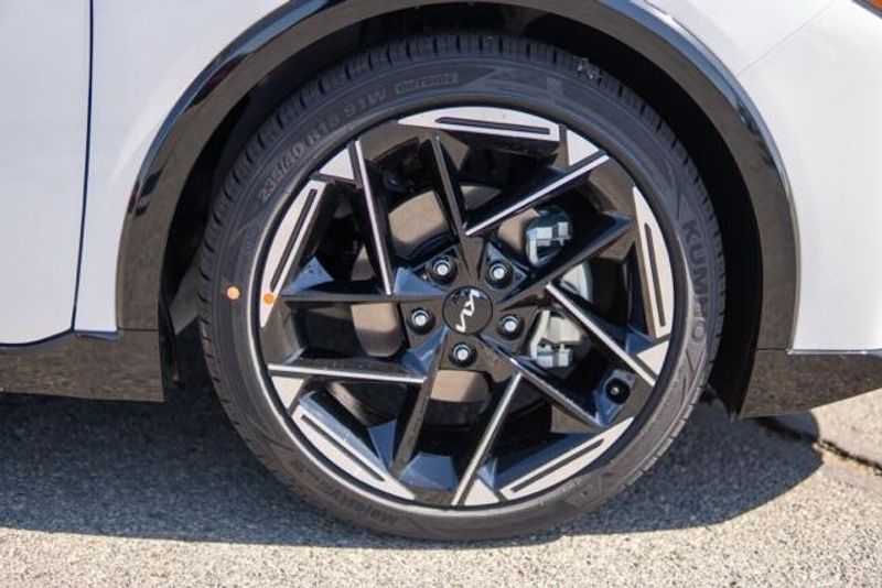 New 2025 Kia K4 GT-LineImage 9