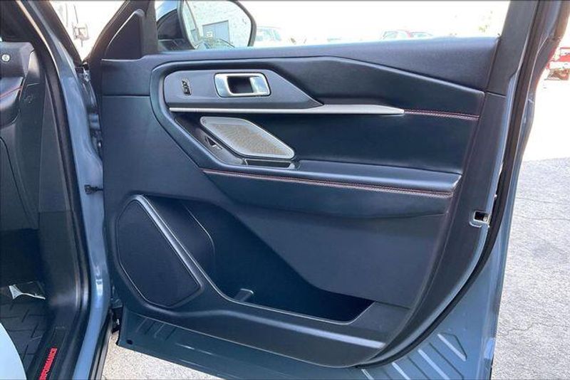 Used 2025 Ford Explorer STImage 23