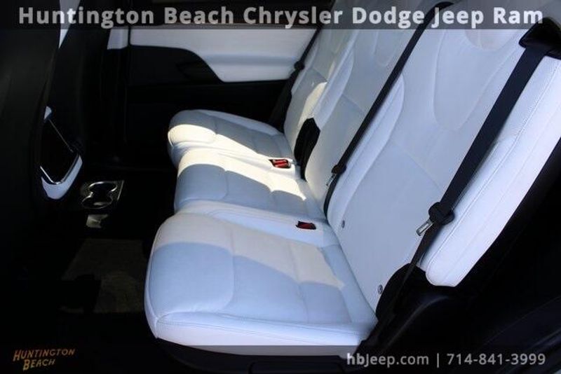 2022 Tesla Model X BaseImage 30