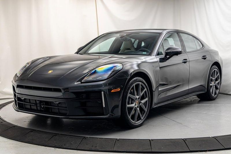 2025 Porsche Panamera 4Image 1