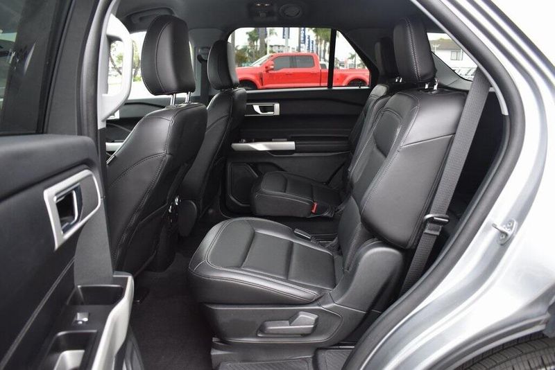 Used 2022 Ford Explorer XLTImage 10