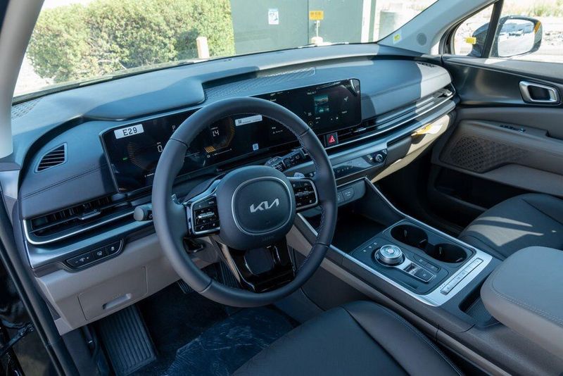 New 2026 Kia Carnival Hybrid EXImage 10