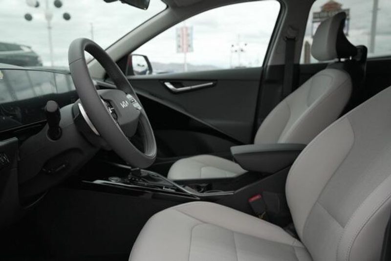 New 2026 Kia Niro EXImage 14