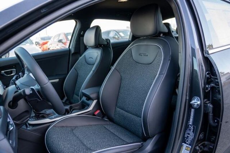 New 2025 Kia K4 GT-LineImage 11