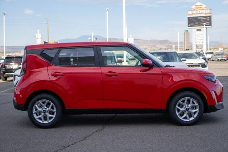 2025 Kia Soul LXImage 8