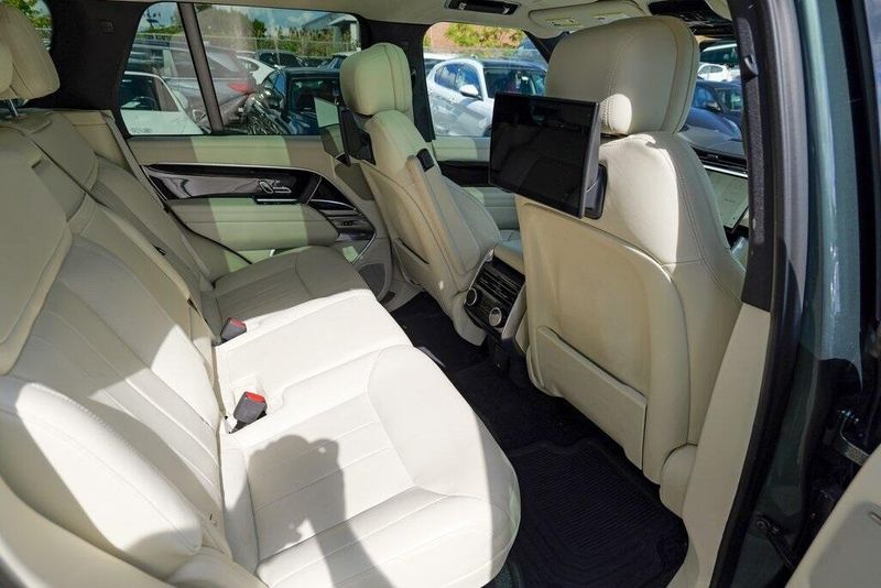 2023 Land Rover Range Rover SE photo 26