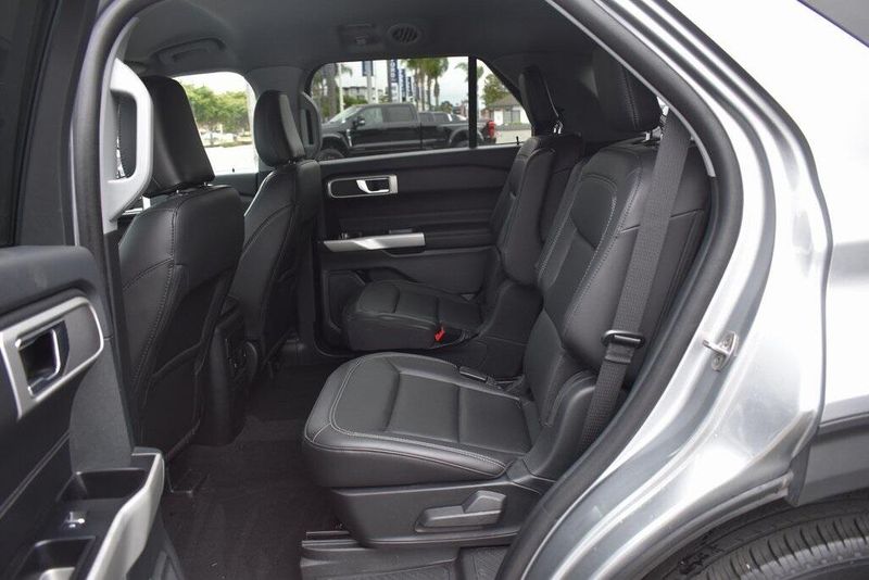 Used 2023 Ford Explorer XLTImage 9