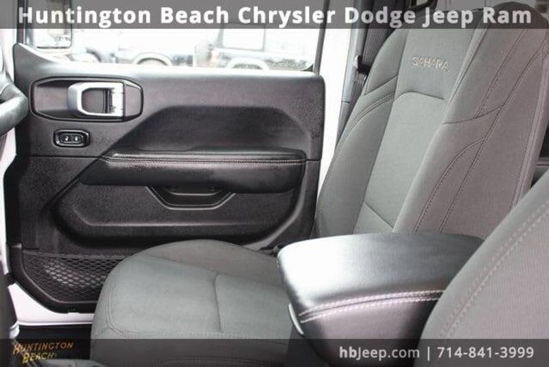 2022 Jeep Wrangler Unlimited SaharaImage 33