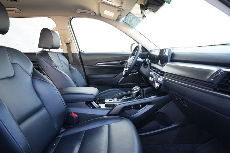 Used 2024 Kia Telluride LXImage 18