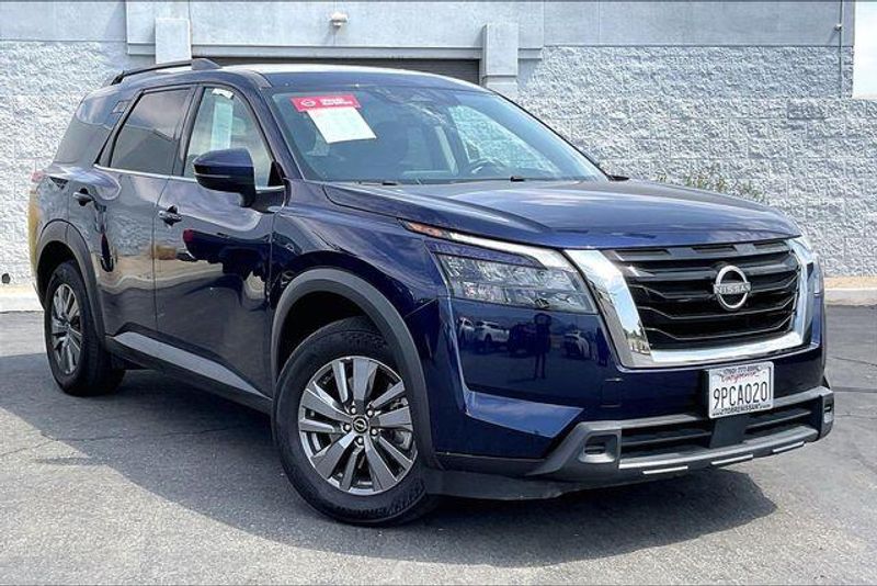 Used 2025 Nissan Pathfinder SVImage 12
