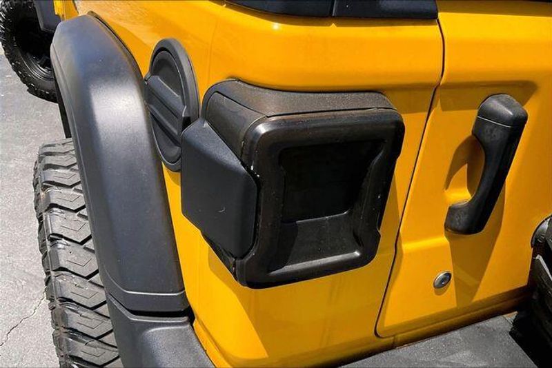 Used 2021 Jeep Wrangler Unlimited WillysImage 28