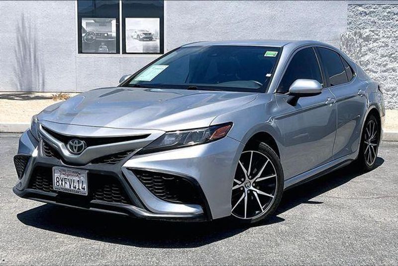 Used 2021 Toyota Camry SEImage 1