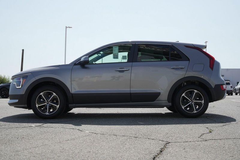 New 2026 Kia Niro EXImage 4
