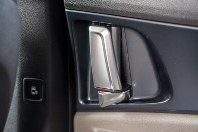 New 2026 Kia Carnival Hybrid EXImage 20