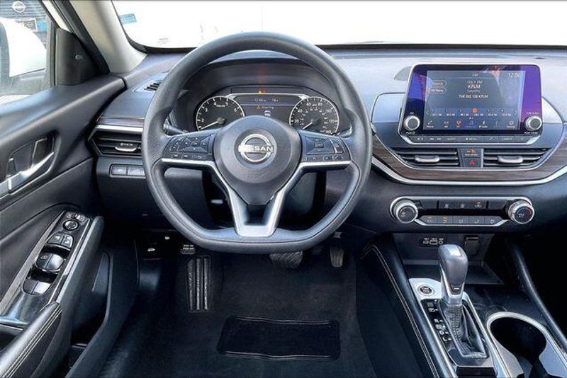 Used 2023 Nissan Altima 2.5 SVImage 4