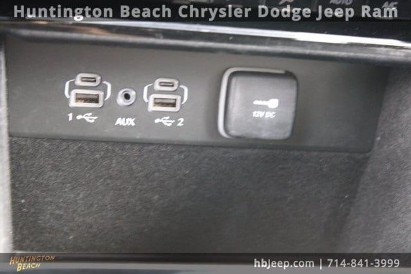 2021 Jeep Grand Cherokee L OverlandImage 30