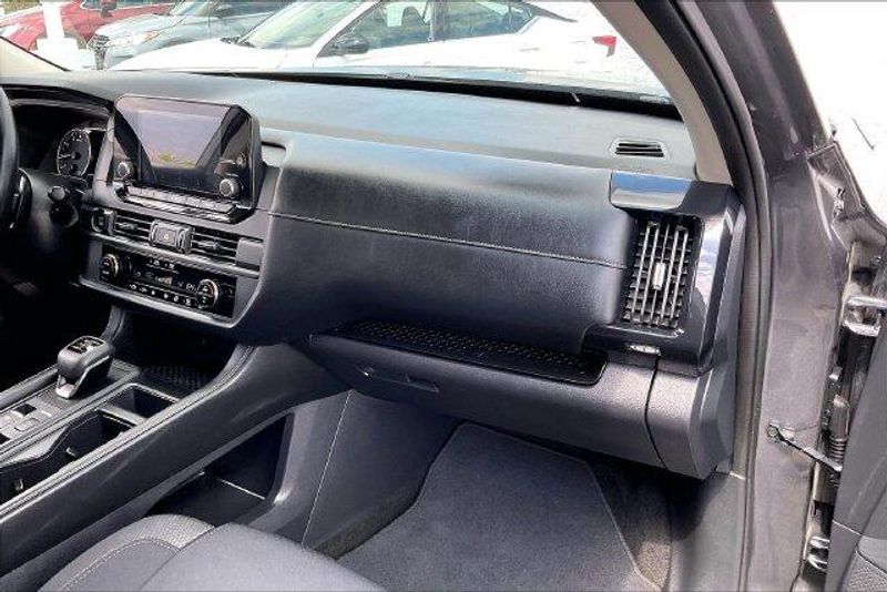 Used 2025 Nissan Pathfinder SImage 16