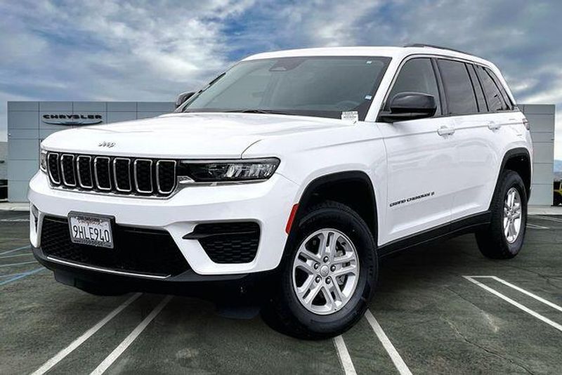 Used 2023 Jeep Grand Cherokee LaredoImage 1