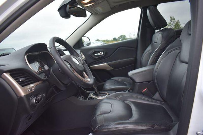 Used 2018 Jeep Cherokee LimitedImage 21