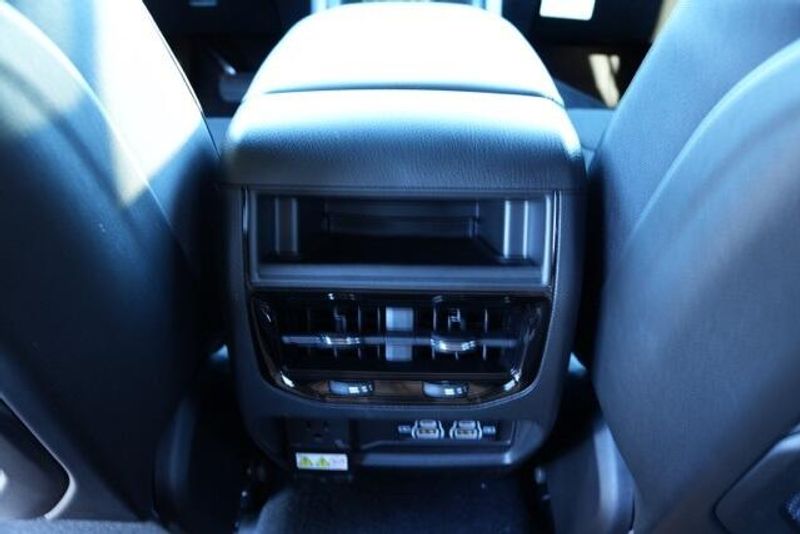 New 2025 Jeep Grand Cherokee Altitude XImage 19