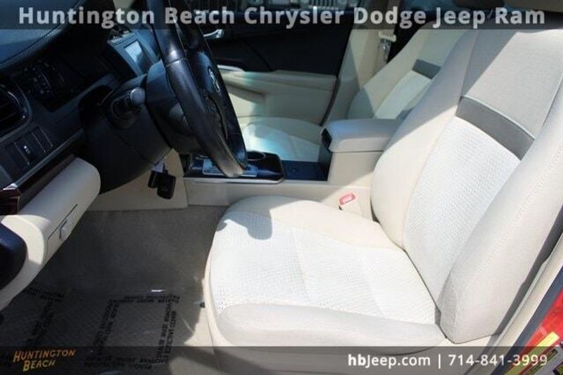 2014 Toyota Camry XLEImage 25