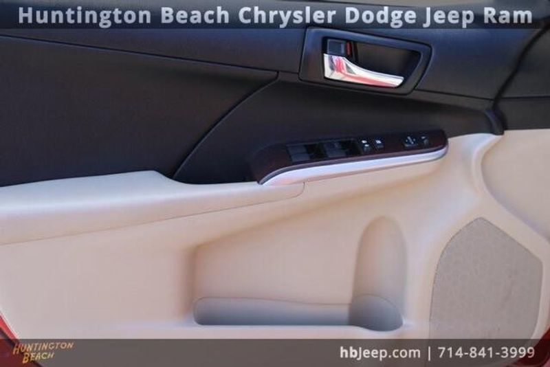 2014 Toyota Camry XLEImage 8