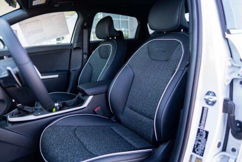 New 2025 Kia K4 GT-LineImage 12