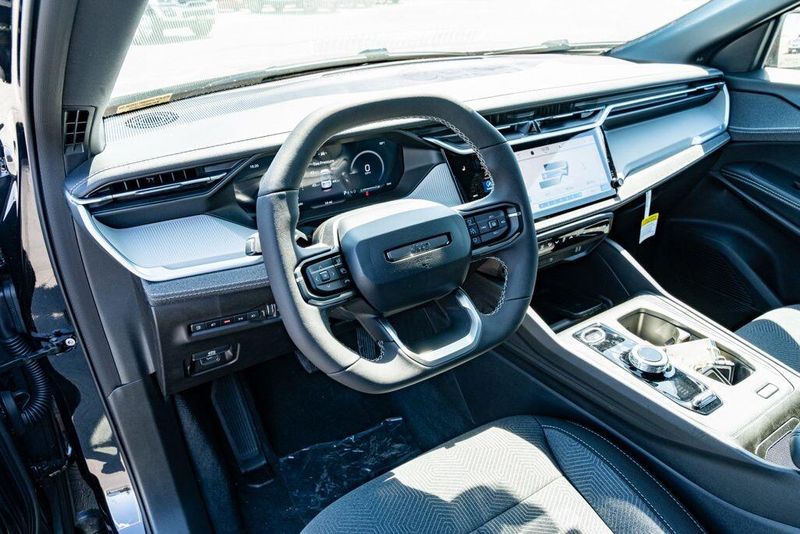New 2026 Jeep Cherokee LaredoImage 10