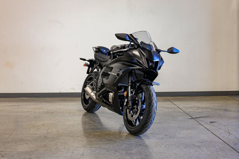 2025 YAMAHA YZFR7 MATTE RAVEN BLACK 