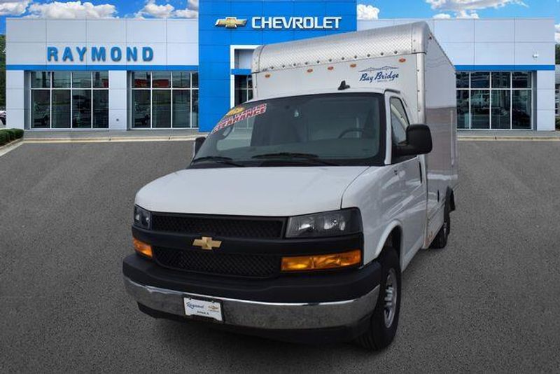 New 2025 Chevrolet Express 3500 Work VanImage 8