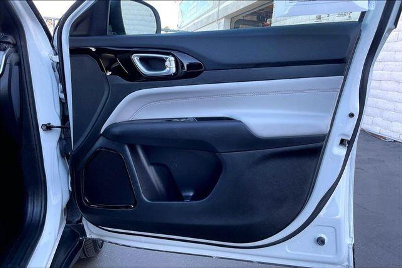 Used 2025 Jeep Compass LimitedImage 23