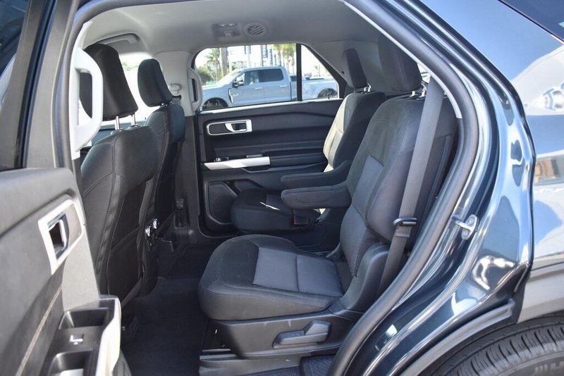 Used 2022 Ford Explorer XLTImage 10