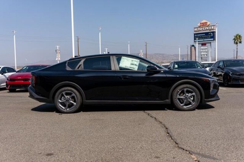 New 2025 Kia K4 LXImage 8