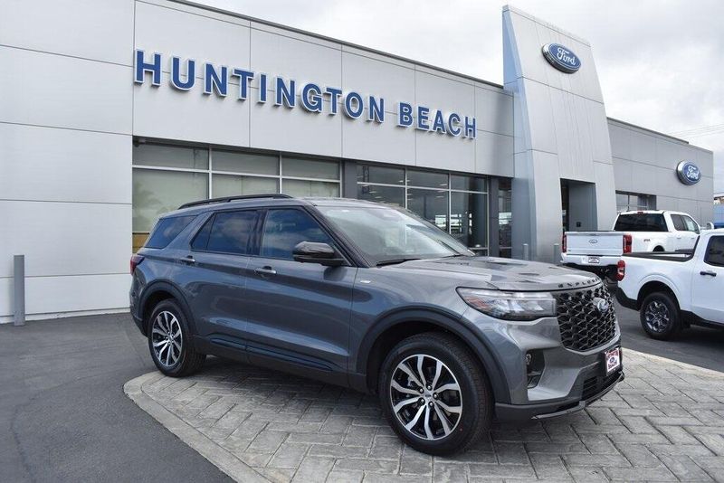 2025 Ford Explorer ST-LineImage 1