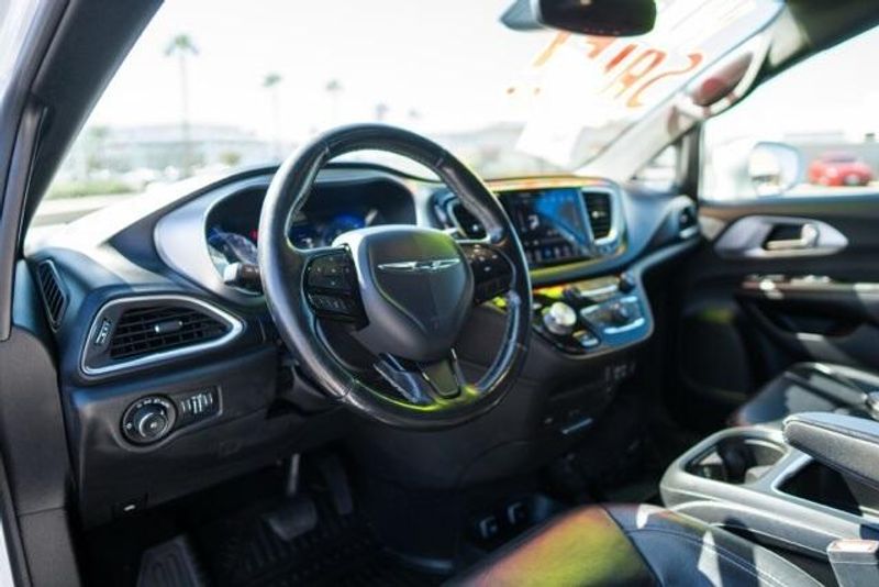 2019 Chrysler Pacifica Touring L PlusImage 11