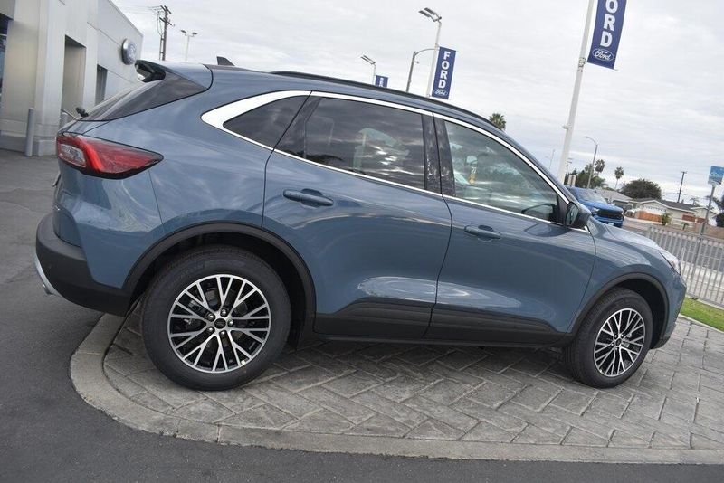 2025 Ford Escape Plug-In Hybrid BaseImage 2