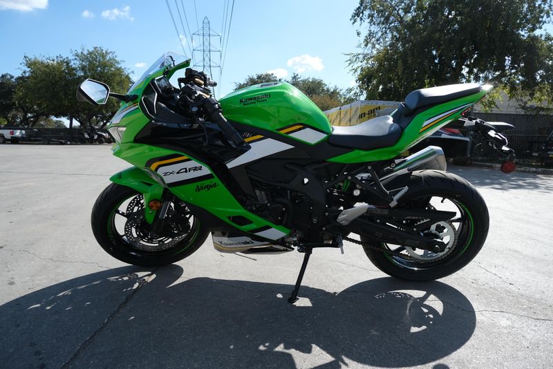 2025 KAWASAKI NINJA ZX4RR ABS KRT EDITION ABS LIME GREEN AND EBONY AND PEARL BLIZZARD WHITE 