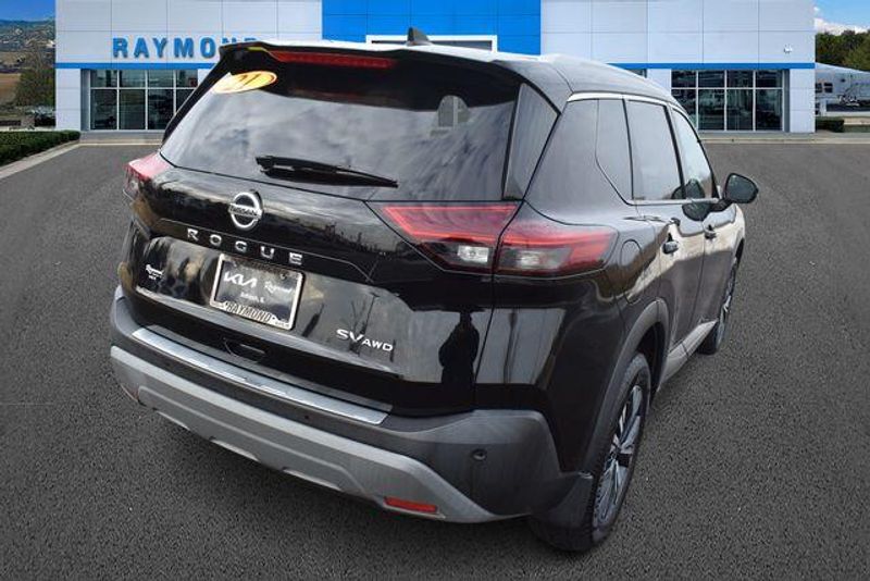 Used 2021 Nissan Rogue SVImage 3
