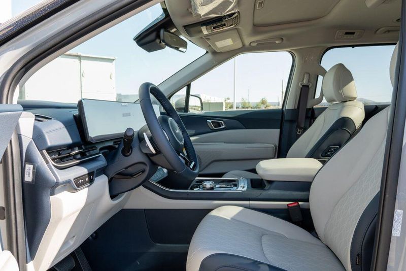New 2026 Kia Carnival Hybrid EXImage 10