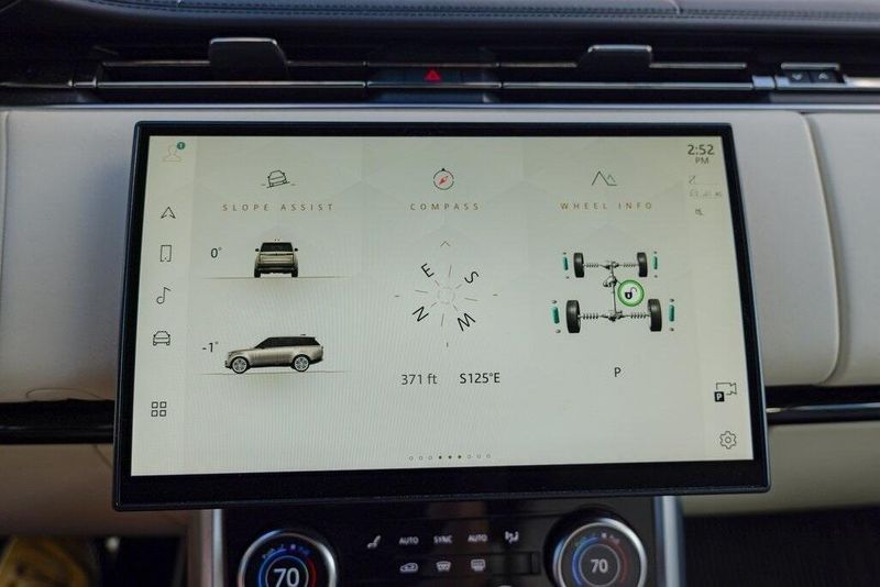 2023 Land Rover Range Rover SE photo 43