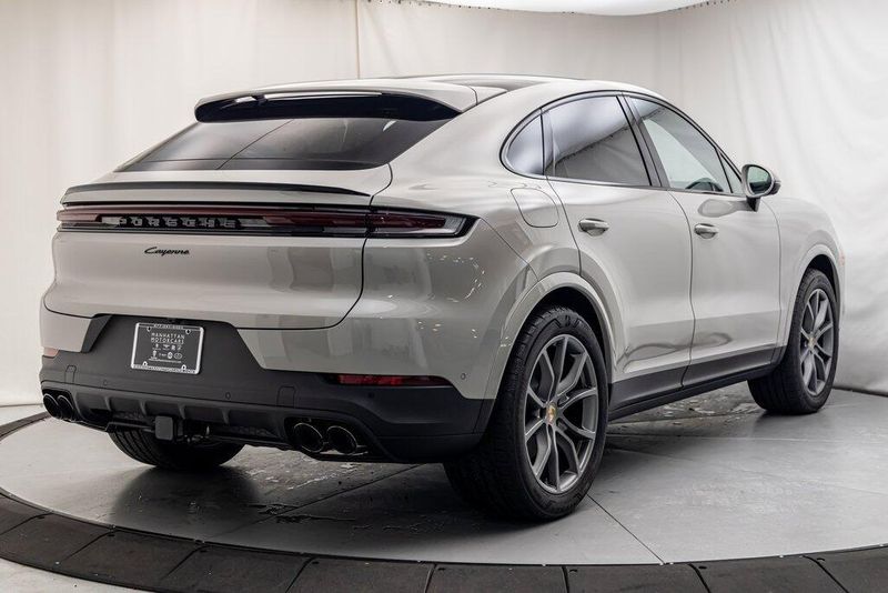 2024 Porsche Cayenne BaseImage 5