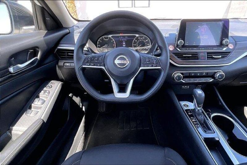 Used 2024 Nissan Altima 2.5 SVImage 4
