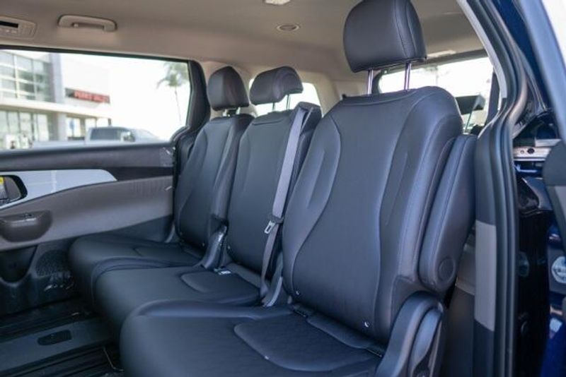 2026 Kia Carnival Hybrid LXSImage 12