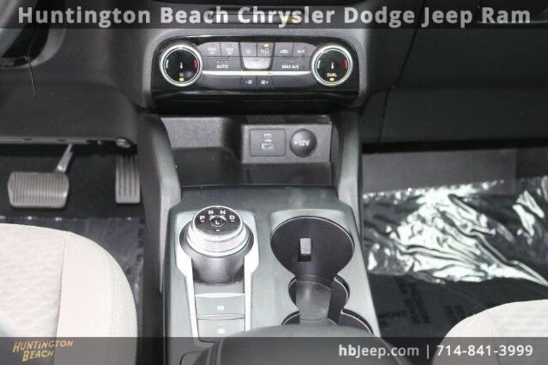 2022 Ford Escape SE HybridImage 16
