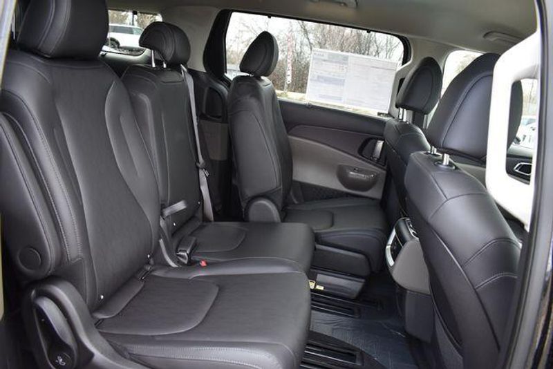 New 2026 Kia Carnival EXImage 16