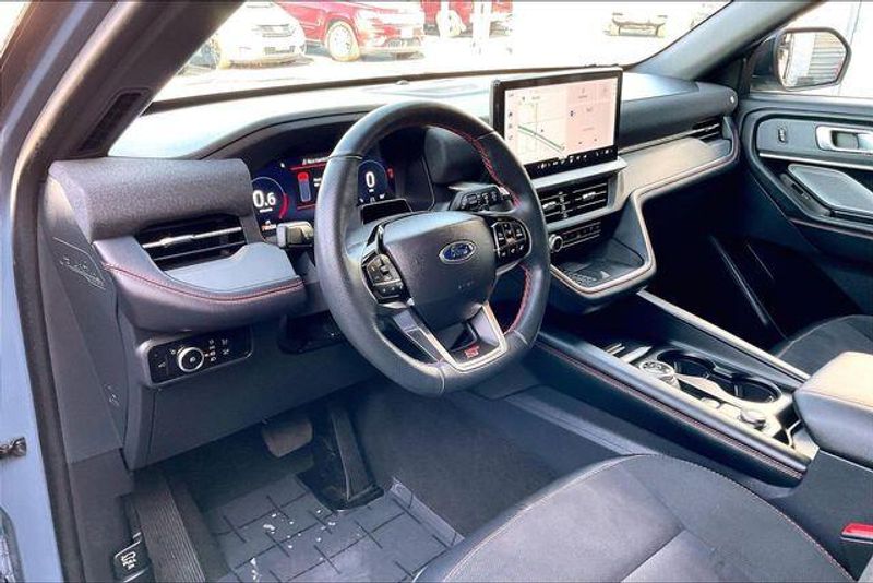 Used 2025 Ford Explorer STImage 14